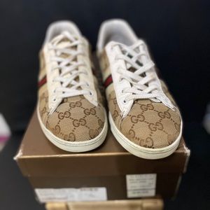 Gucci sneakers white patent